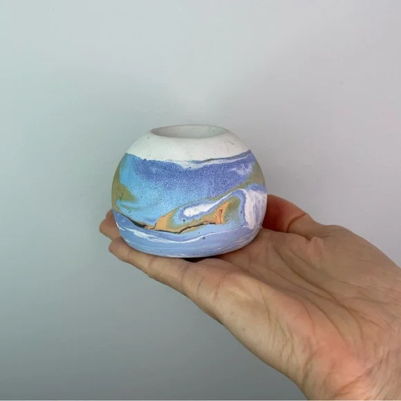 Artisan-Made Decorative Hand-Painted Concrete Incense Vase - Picture 2 of 7